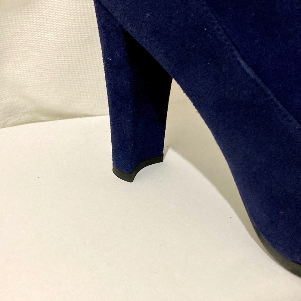 Your Blue Suede Shoes: New Stuart Weitzman, Mitten Back-Tie Booties, Size 6 - Picture 5 of 8